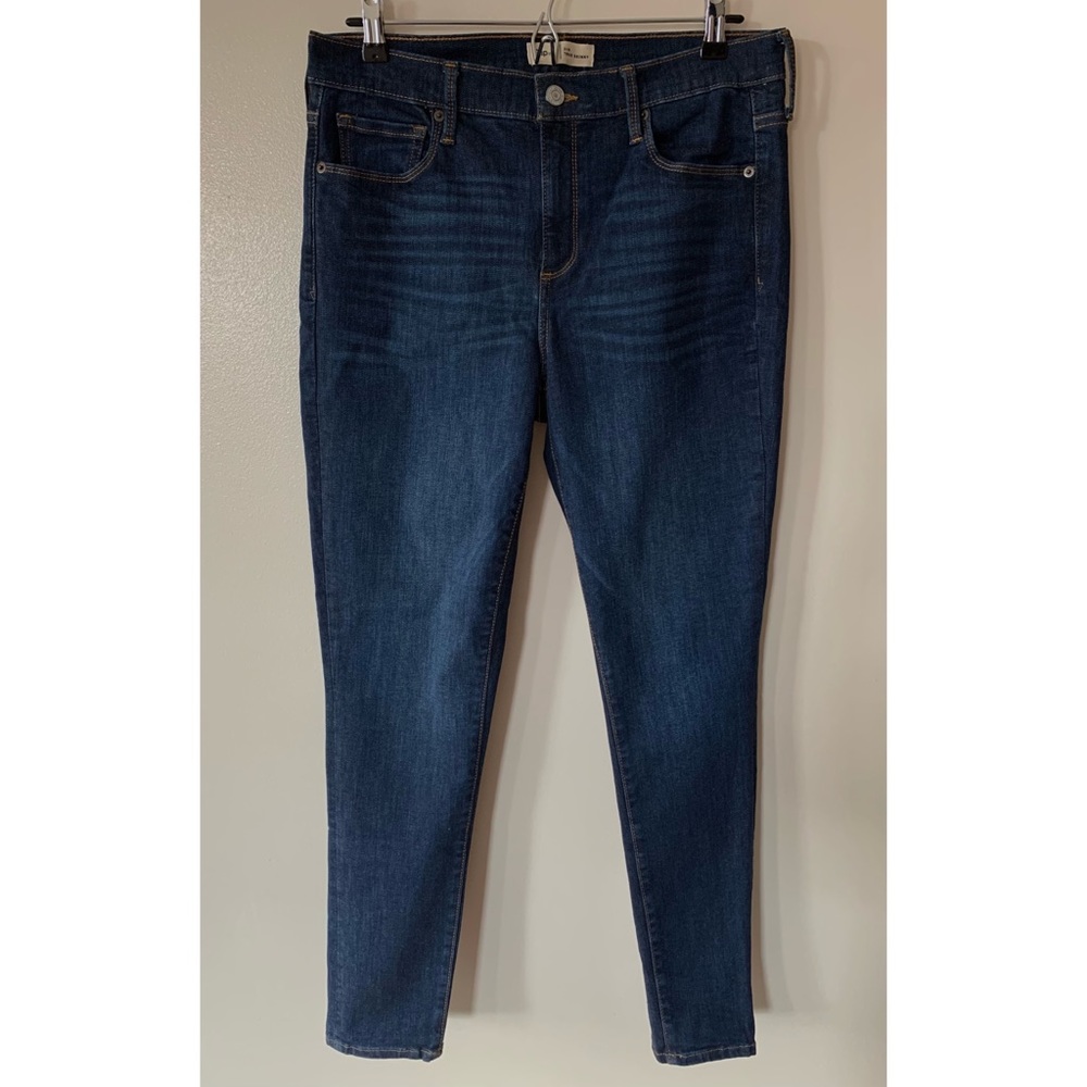 GAP • 31R • Dark Wash True Skinny Denim Blue Jeans 29” Inseam